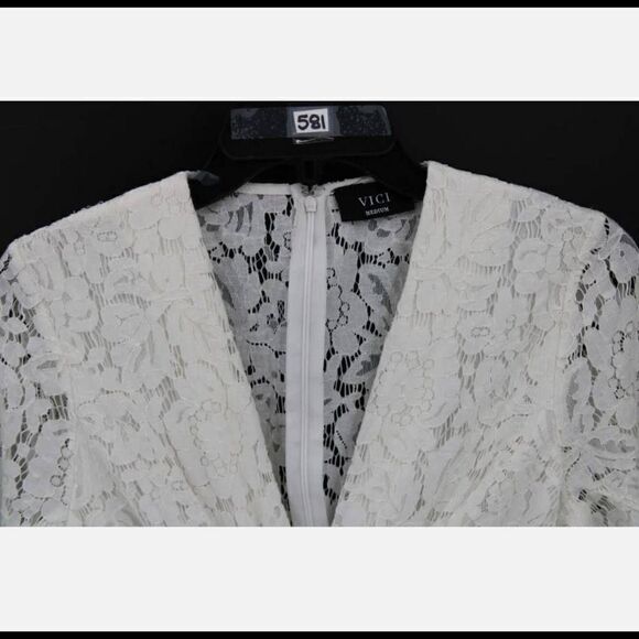 VICI WHITE LACE KNOT CROP DRAPE SLEEVE BLOUSE SIZE MEDIUM STUNNING - Picture 2 of 8